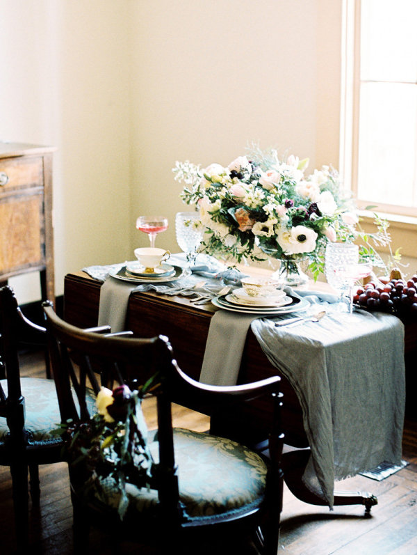 Elegant Blue and Brown Wedding Table