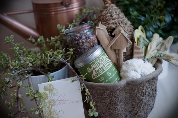 DIY Mothers Day Gift Ideas Gardening Basket