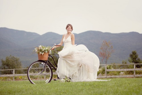 bride-on-bicycle