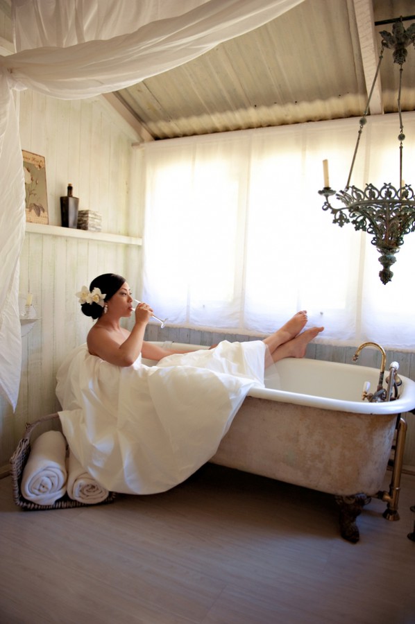 Bride-Bath-Tub-Champagne