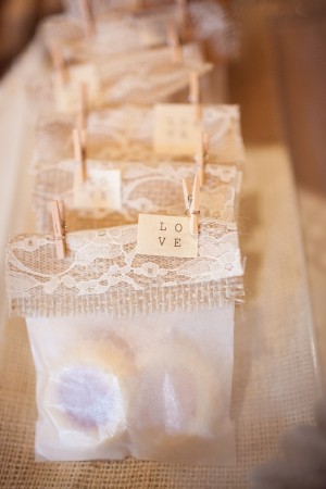 Lace-Burlap-Cookie-Wedding-Favors
