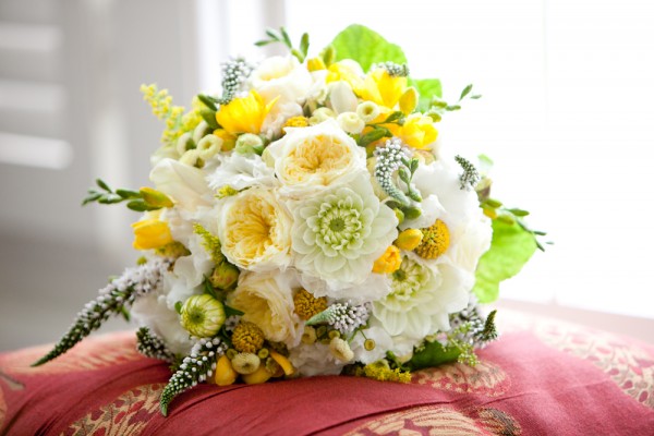 Yellow-and-White-Bouquet