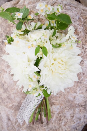 dinnerplate-dahlias-wedding-bouquet