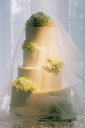 White-and-Green-Wedding-Cake
