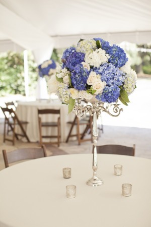 Blue-and-White-Tall-Wedding-Centerpiece