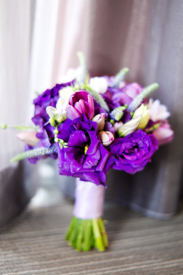 Purple-Bridesmaids-Bouquets
