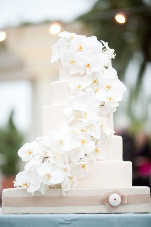 White-Orchid-Wedding-Cake