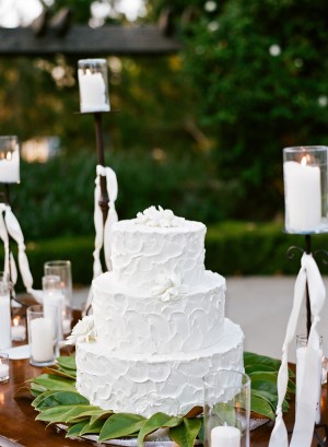 White-Wedding-Cake-Table