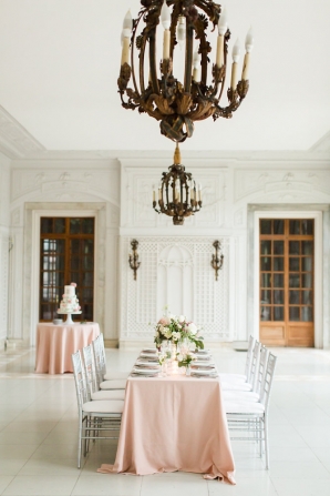 Elegant Pink and White Wedding Table